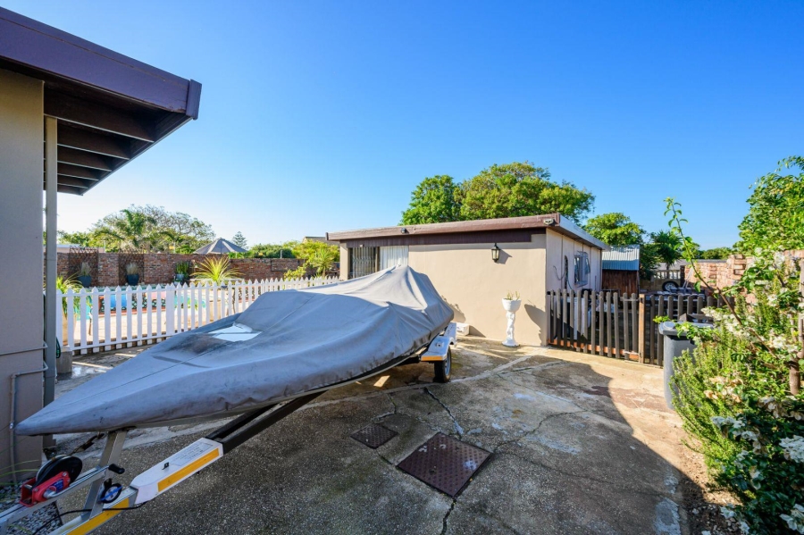 8 Bedroom Property for Sale in Summerstrand Eastern Cape